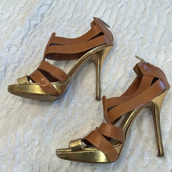 Christian Dior Leather Cutout Accent Gladiator Sandals
Women's Size: 37 =US 7 - Picture 6 of 9